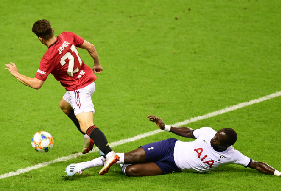 开云体育-关于詹姆斯赛事官方发布大胜新规,曼联争议不断!的信息